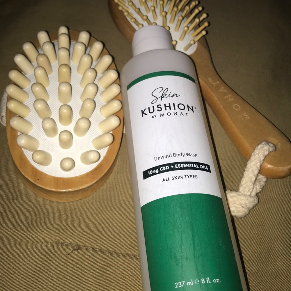 Monat Skin Kushion Body Wash